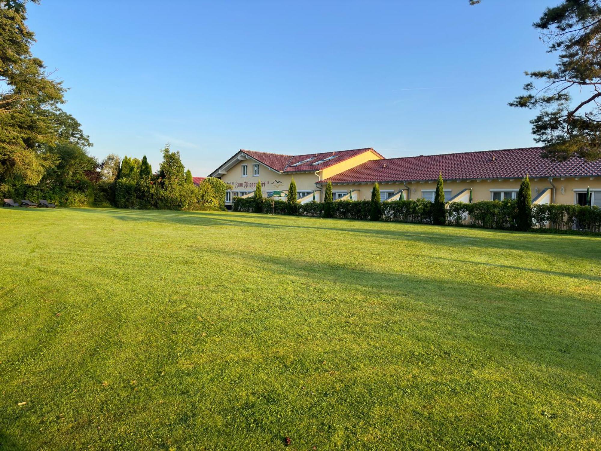 Hotel Zum Fliegerwirt Mengen Esterno foto