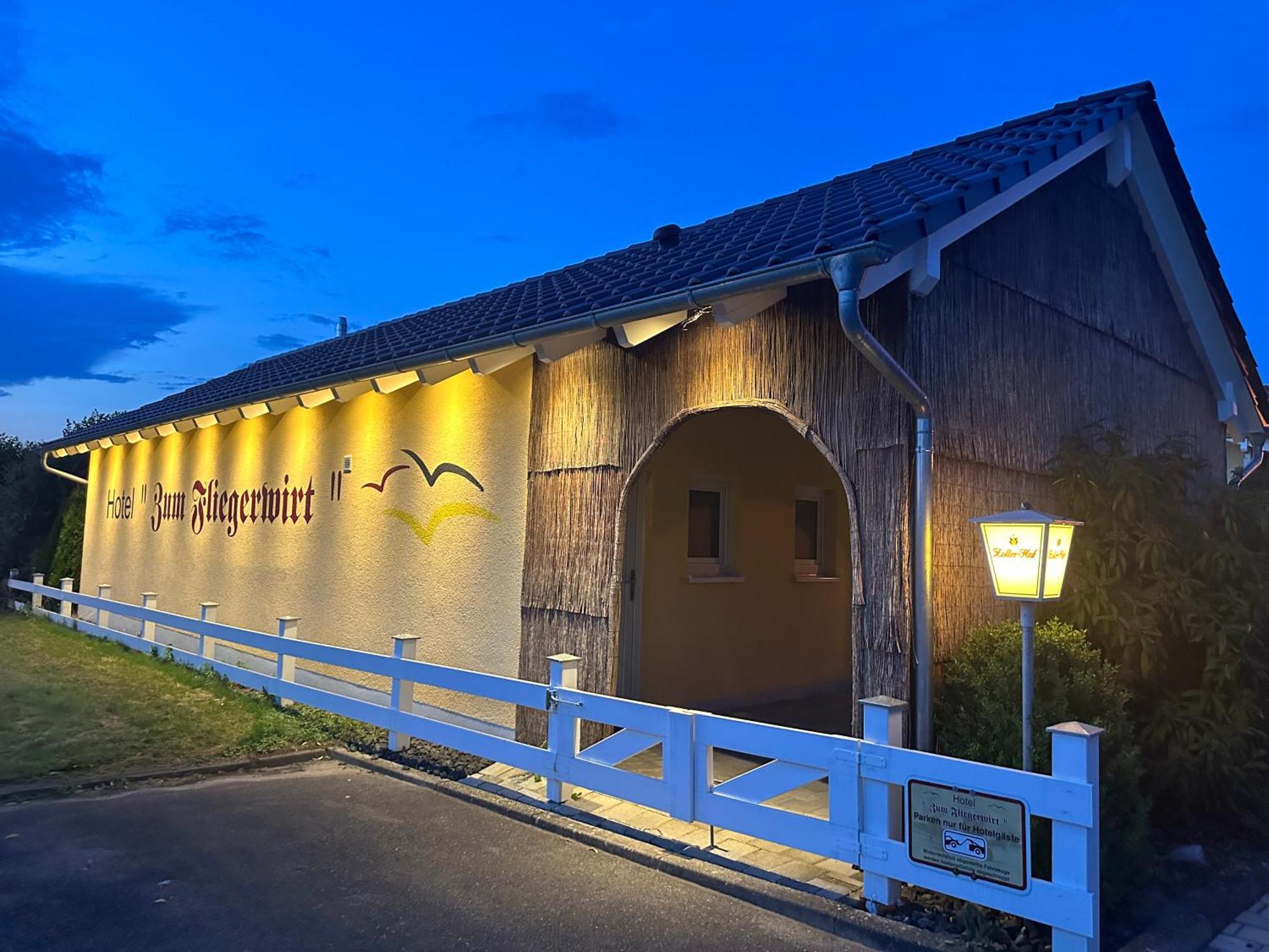 Hotel Zum Fliegerwirt Mengen Esterno foto