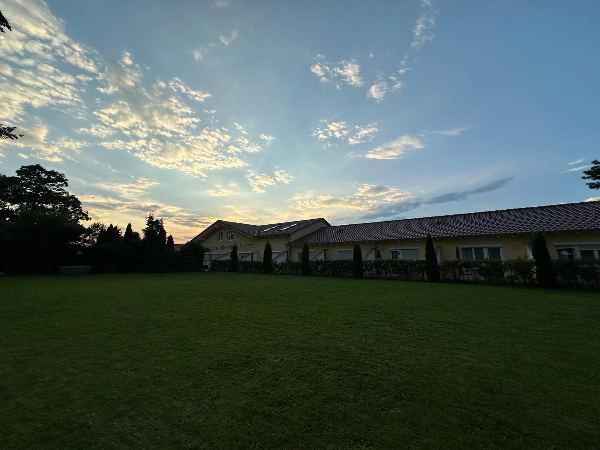 Hotel Zum Fliegerwirt Mengen Esterno foto